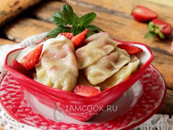 Фото блюда: Вареники с клубникой