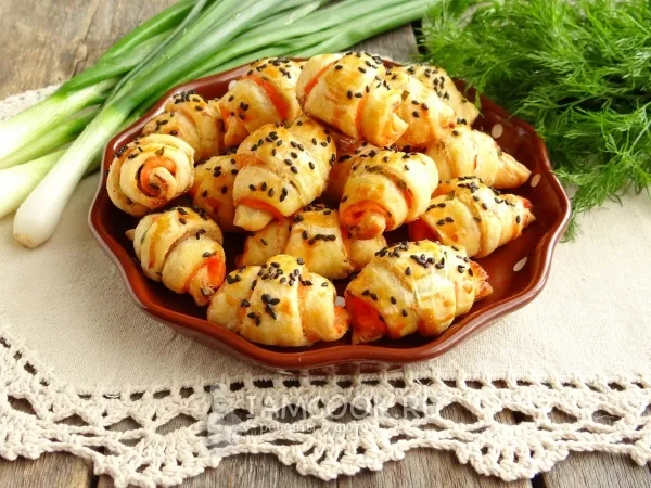 Фото блюда: Закусочные круассаны с лососем