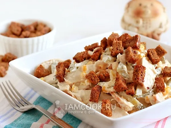 Фото блюда: Салат с курицей и сухариками