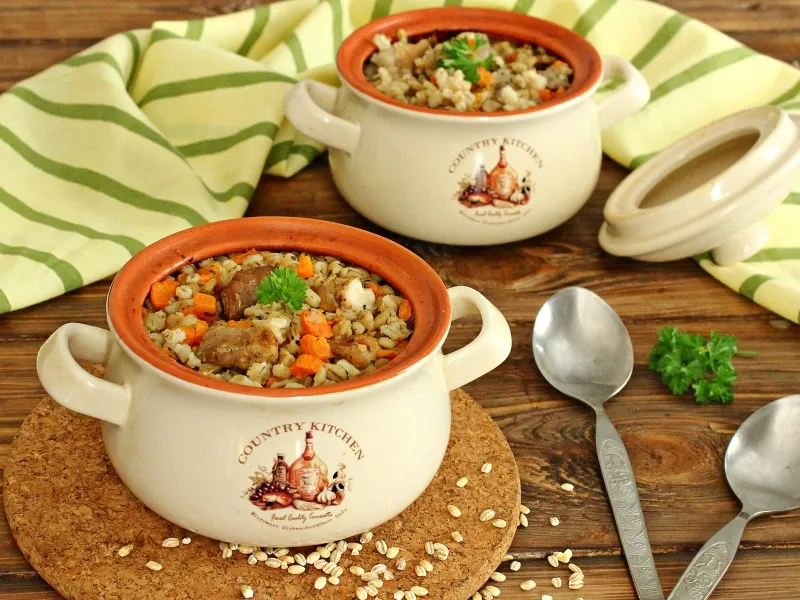 Фото блюда: Перловка с мясом в горшочке в духовке