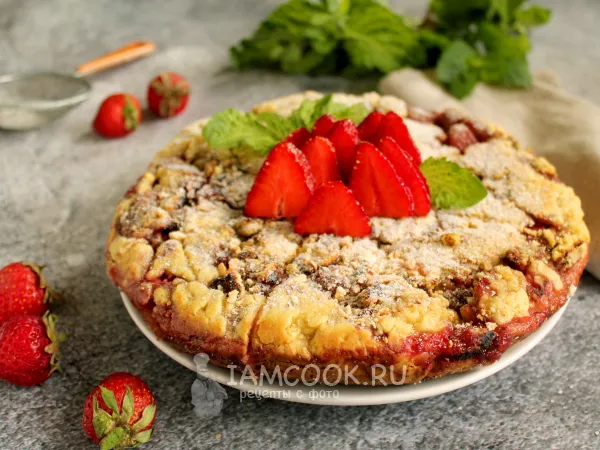 Фото блюда: Тертый пирог с клубникой