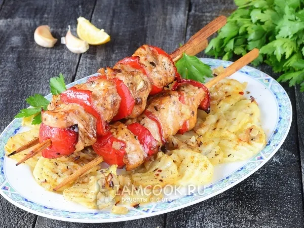 Фото блюда: Куриный шашлык с картошкой в духовке