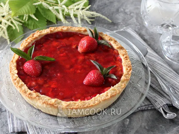 Фото блюда: Тарт с ревенем и клубникой