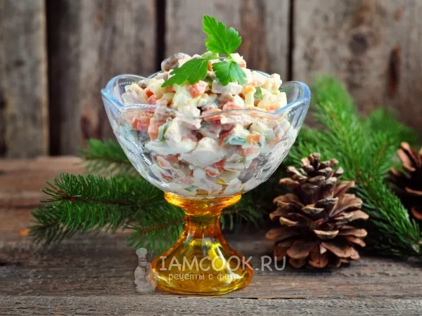 Фото блюда: Салат с копченой курицей и плавленным сыром