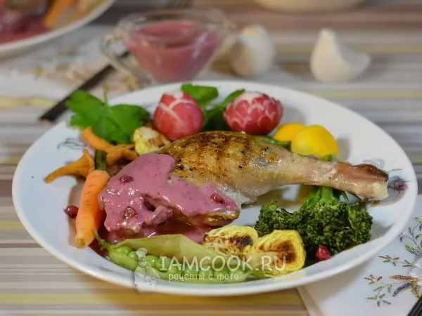 Фото блюда: Утка с брусничным соусом