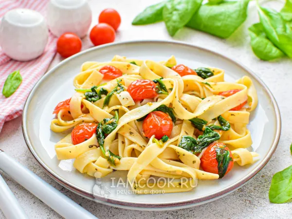 Фото блюда: Паста с черри и шпинатом