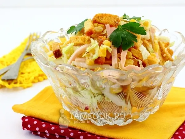 Фото блюда: Салат с сухариками, ветчиной и кукурузой
