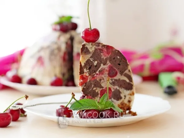 Фото блюда: Десерт из брауни, вишни и маскарпоне