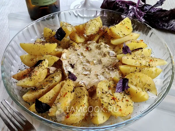 Фото блюда: Сыр камамбер с картошкой в духовке