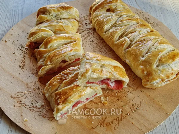 Фото блюда: Пицца рулет из слоеного теста