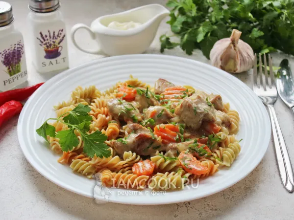 Фото блюда: Свиная шея в сметане на сковороде