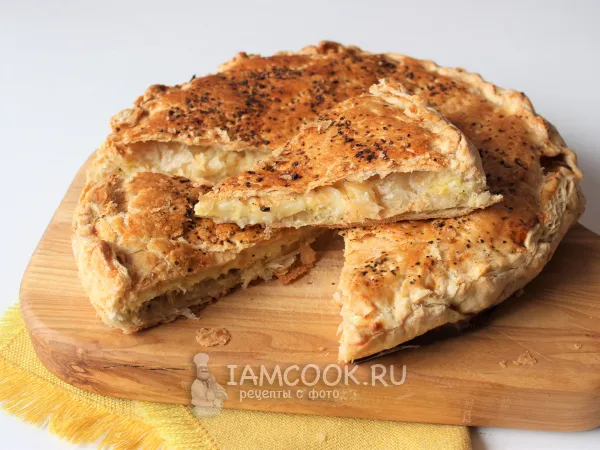 Фото блюда: Пирог из слоеного теста с плавленым сырком