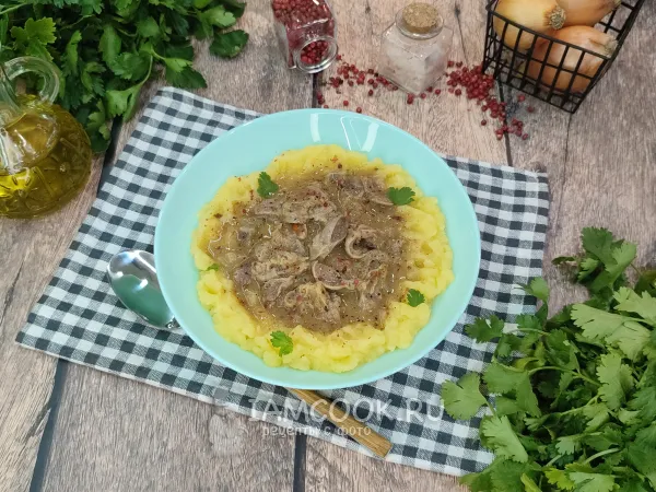 Фото блюда: Куриные желудки с луком на сковороде