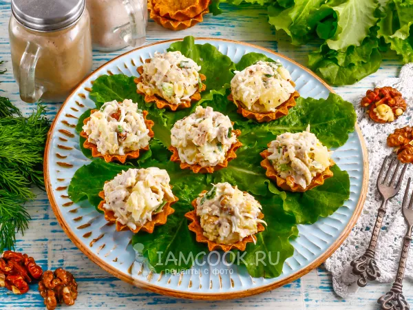 Фото блюда: Тарталетки с курицей, ананасом и грецким орехом