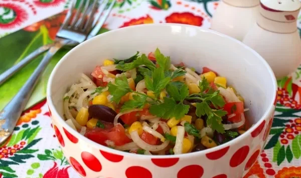 Фото блюда: Салат с фасолью и кукурузой