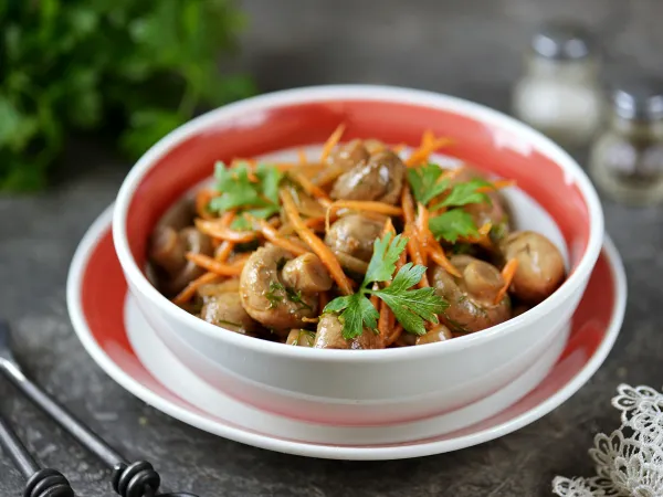 Фото блюда: Маринованные шампиньоны с морковью по-корейски