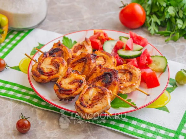 Фото блюда: Куриные шашлычки с беконом на сковороде