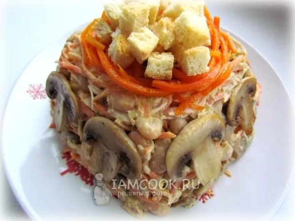 Фото блюда: Салат «Обжорка» с курицей и сухариками