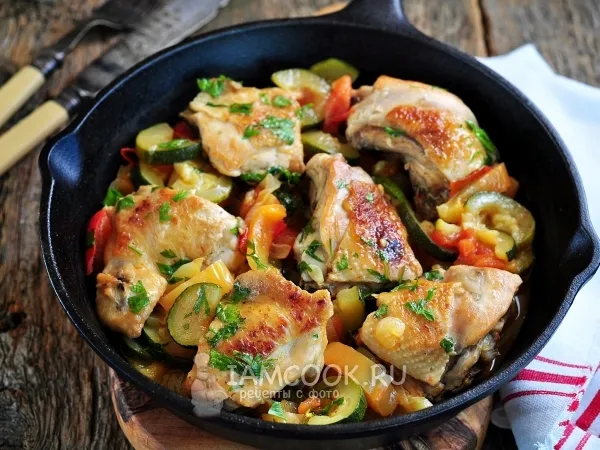 Фото блюда: Курица с кабачками на сковороде