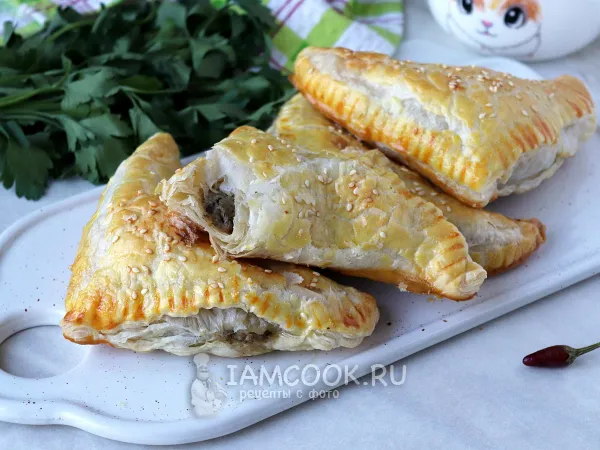 Фото блюда: Слойки с грибами и луком