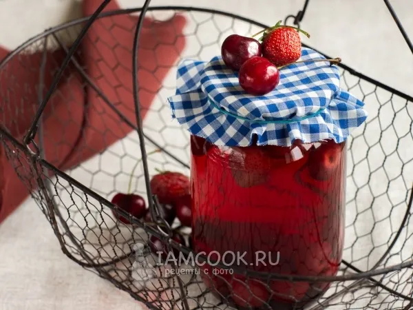 Фото блюда: Компот из черешни и клубники на зиму