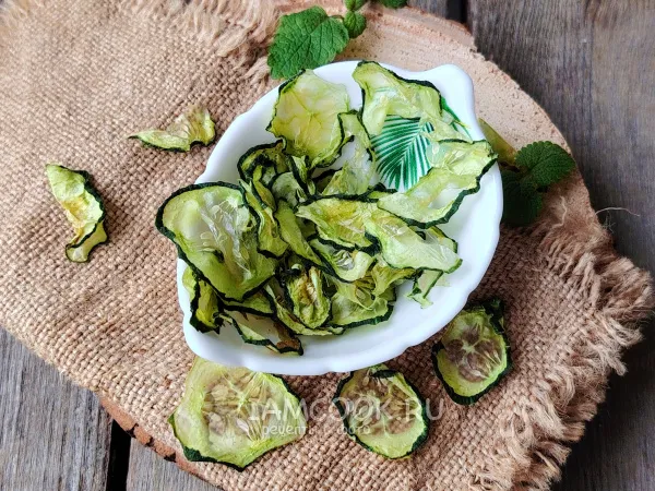 Фото блюда: Чипсы из огурцов в сушилке