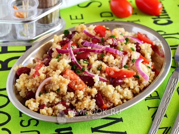 Фото блюда: Салат из киноа, фасоли и помидоров черри