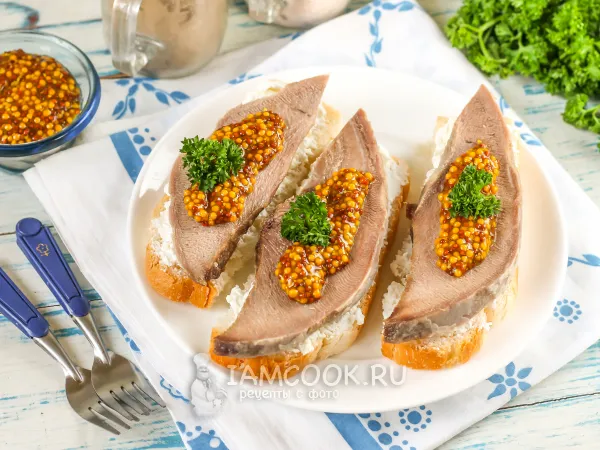 Фото блюда: Бутерброды с языком и творожным сыром