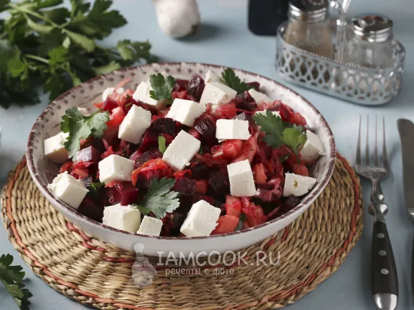 Фото блюда: Салат с квашеной капустой, свеклой и фетой