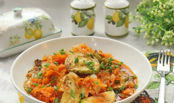 Фото блюда: Кабачки в томате (с луком и морковью)