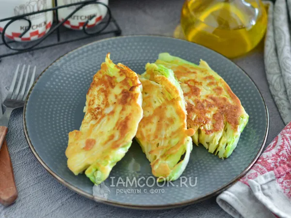 Фото блюда: Жареная молодая капуста в кляре на сковороде