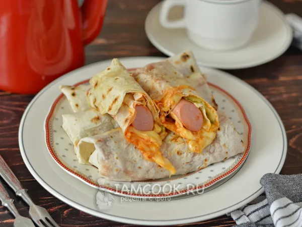 Фото блюда: Сосиски в лаваше с сыром в микроволновке