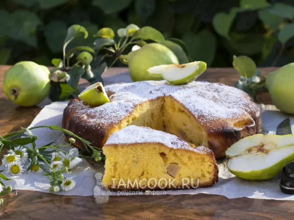 Фото блюда: Заливной пирог с грушами и сметаной
