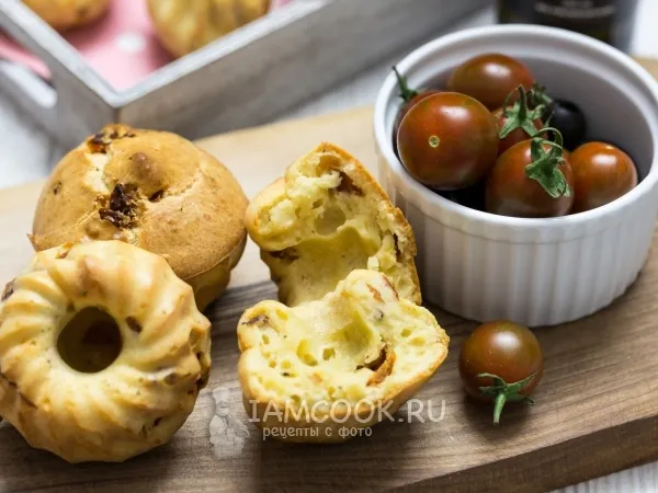 Фото блюда: Закусочные маффины с вялеными помидорами