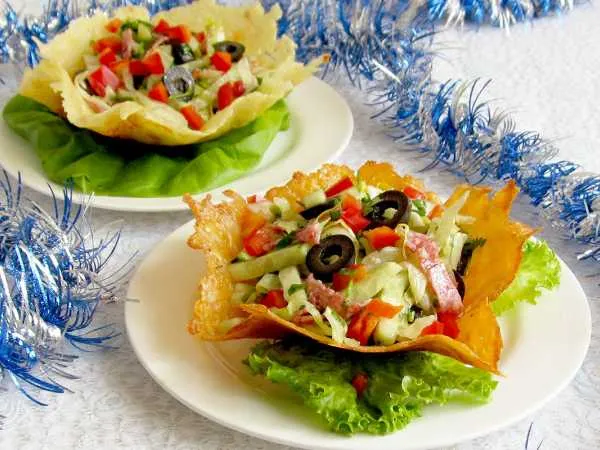 Фото блюда: Салат в сырных корзинках