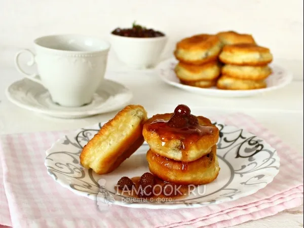 Фото блюда: Пышные оладьи на кефире с изюмом