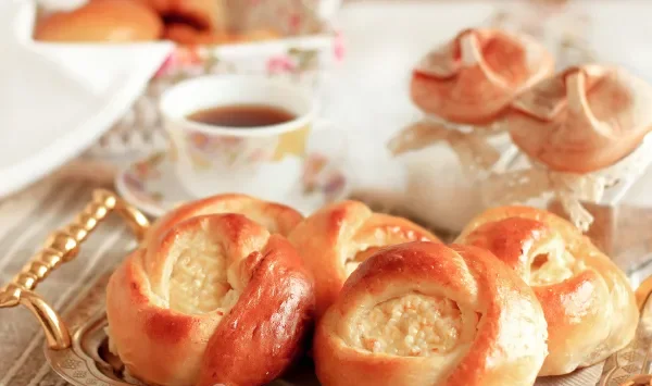 Фото блюда: Ватрушки с изюмом и творогом