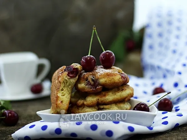 Фото блюда: Пышные оладьи с черешней