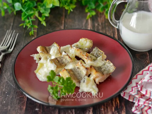 Фото блюда: Минтай в молочном соусе в духовке