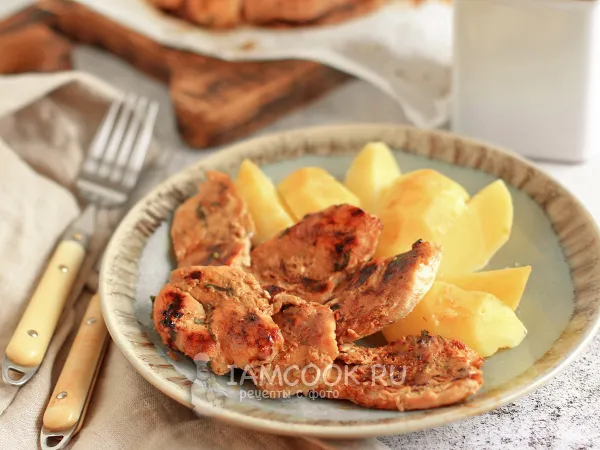 Фото блюда: Куриное филе в пергаменте на сковороде