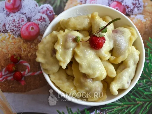 Фото блюда: Вареники с клубникой на кефире