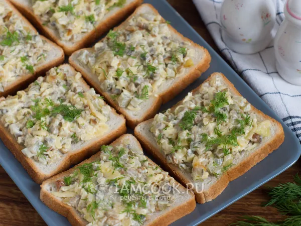 Фото блюда: Бутерброды с шампиньонами и сыром
