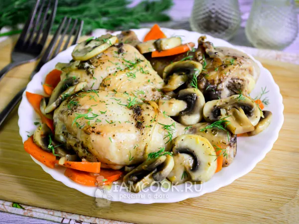 Фото блюда: Куриные ножки с грибами (шампиньонами) на сковороде