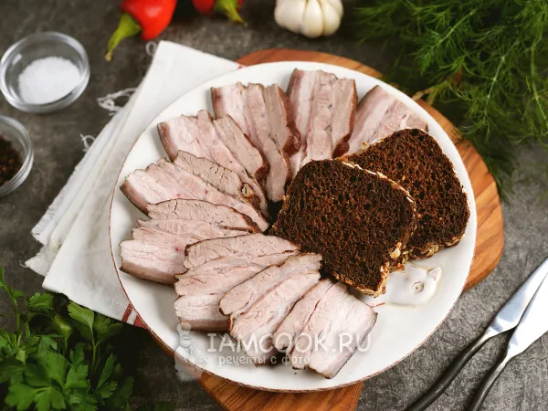 Фото блюда: Свиная грудинка с черносливом и луковой шелухой