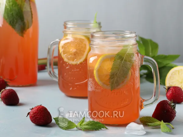 Фото блюда: Лимонад из ревеня с клубникой