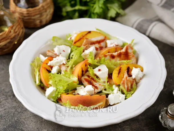 Фото блюда: Салат с индейкой и персиками