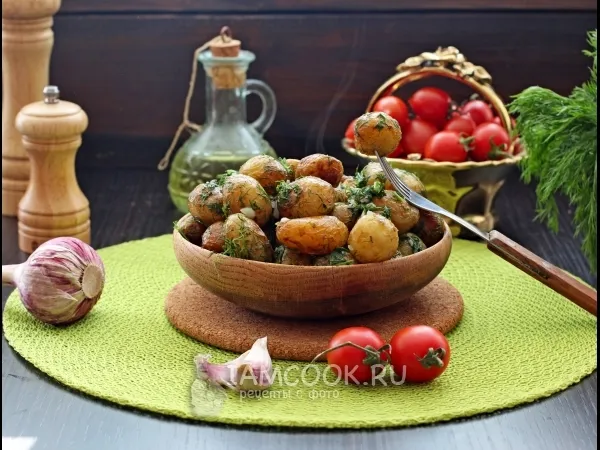 Фото блюда: Молодой картофель с чесноком и укропом