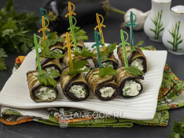 Фото блюда: Рулетики с баклажаном, творожным сыром и чесноком