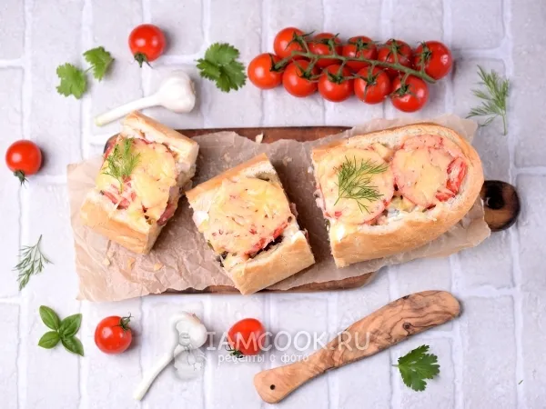 Фото блюда: Батон с колбасой и сыром в духовке