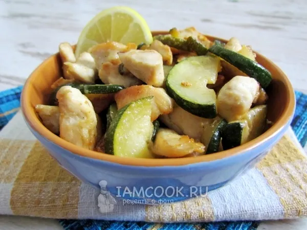 Фото блюда: Теплый салат с кабачками цукини и куриной грудкой